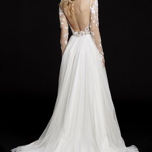 ✨ UNICORN ALERT! ✨ Hayley Paige Remington Wedding Gown